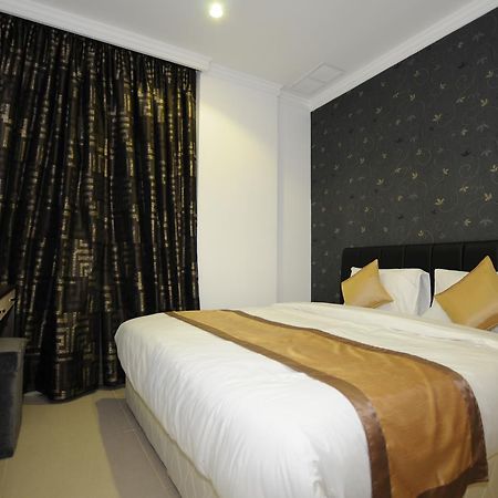 Al Muhanna Plaza Luxury Apartments Kuwait City Eksteriør billede