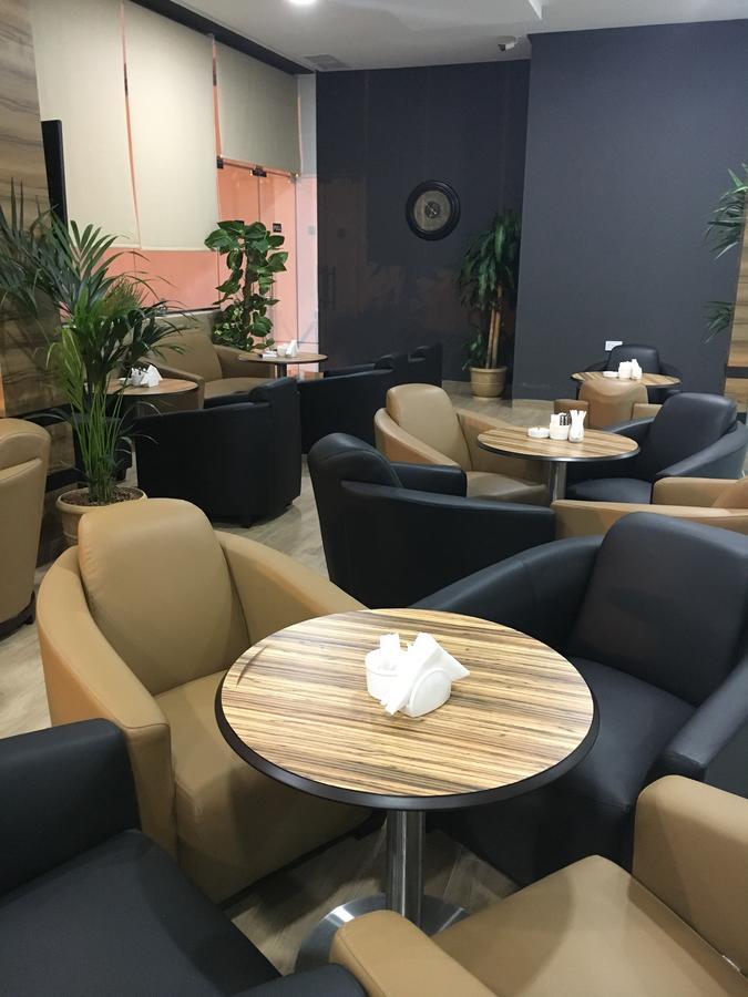 Al Muhanna Plaza Luxury Apartments Kuwait City Eksteriør billede
